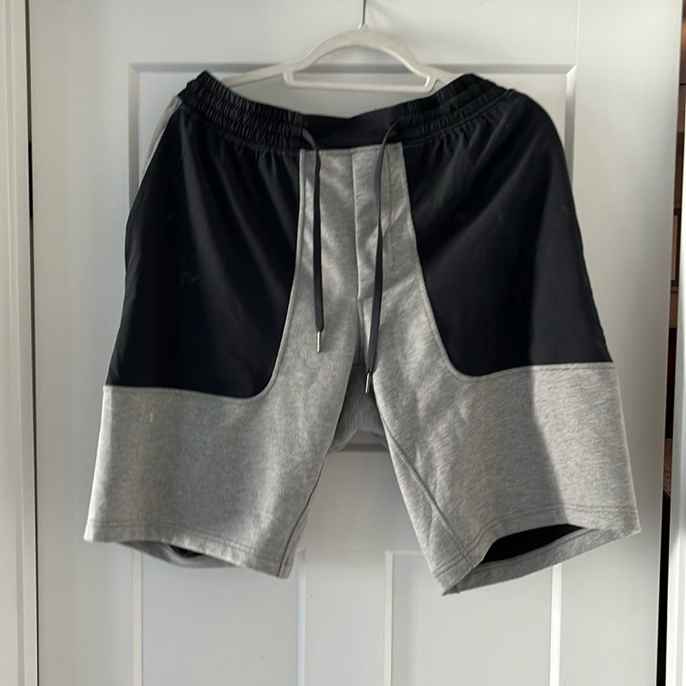 Lululemon men’s sweat shorts XL